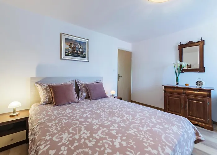 Holiday Home Pinezici I