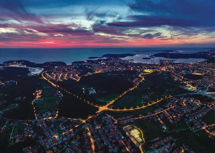 Vikendica Holiday Home Pinezici I *