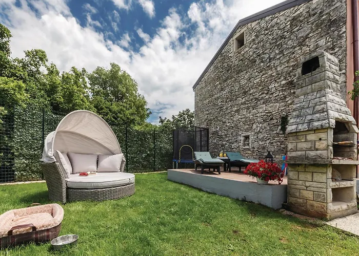 Holiday Home Pinezici I Pula