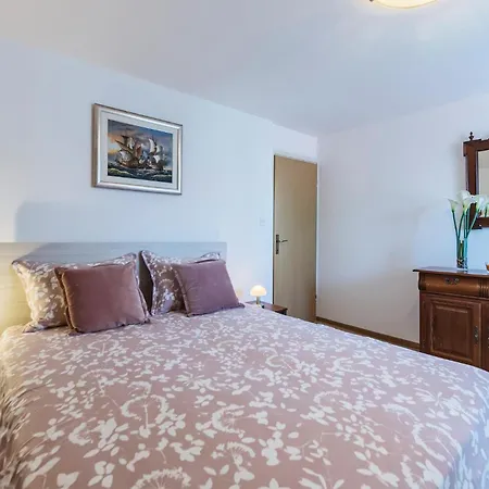 Lovely Home In Pula With Wifi