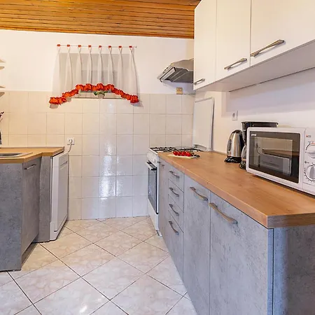 Lovely Home In Pula With Wifi Holiday home Pula