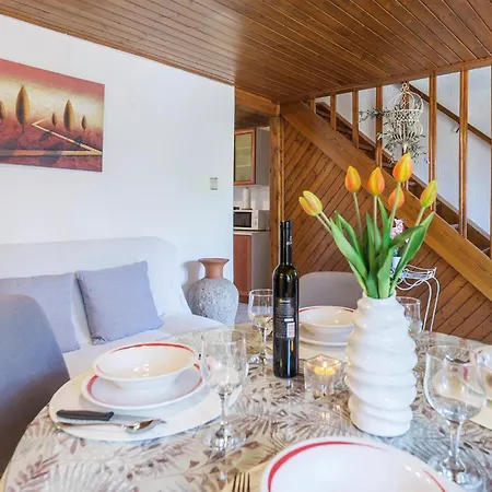 Lovely Home In Pula With Wifi Pula