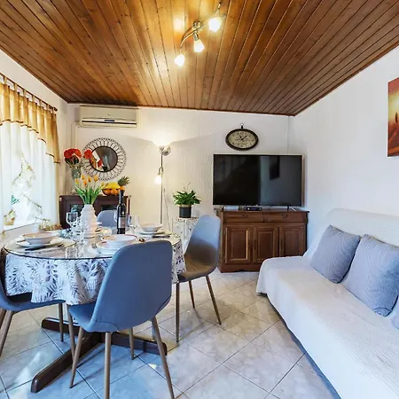 Holiday home Lovely Home In Pula With Wifi