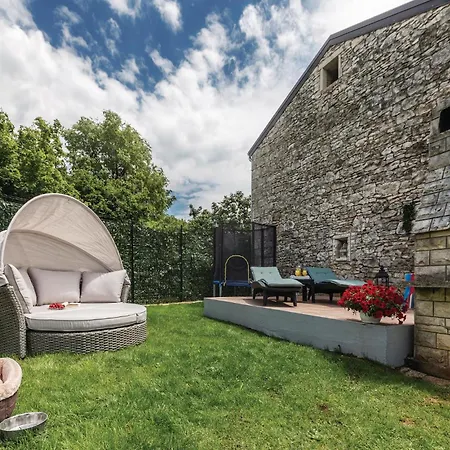 Lovely Home In Pula With Wifi Pula