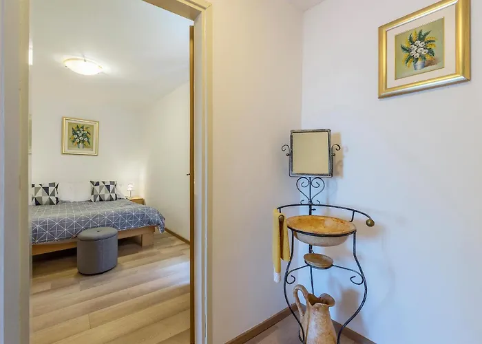 Vakantiehuis Pinezici I Pula