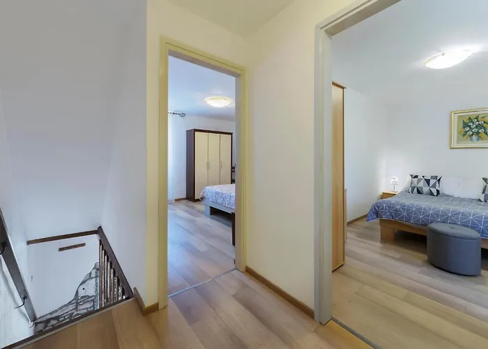 Vakantiehuis Pinezici I Pula