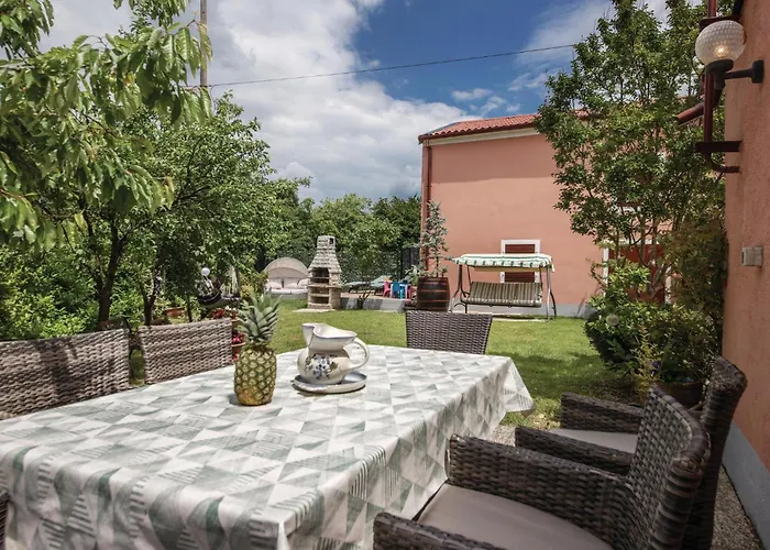 Vakantiehuis Pinezici I Pula